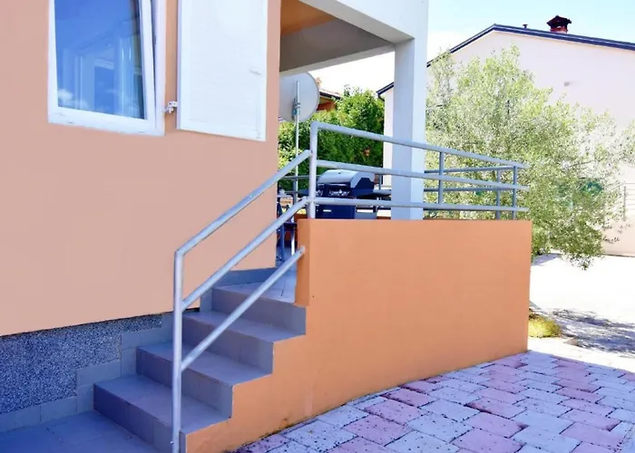 Raul By Interhome Appartement Dajla